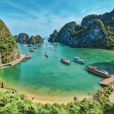 Bahia de Halong en Vietnam en grupo